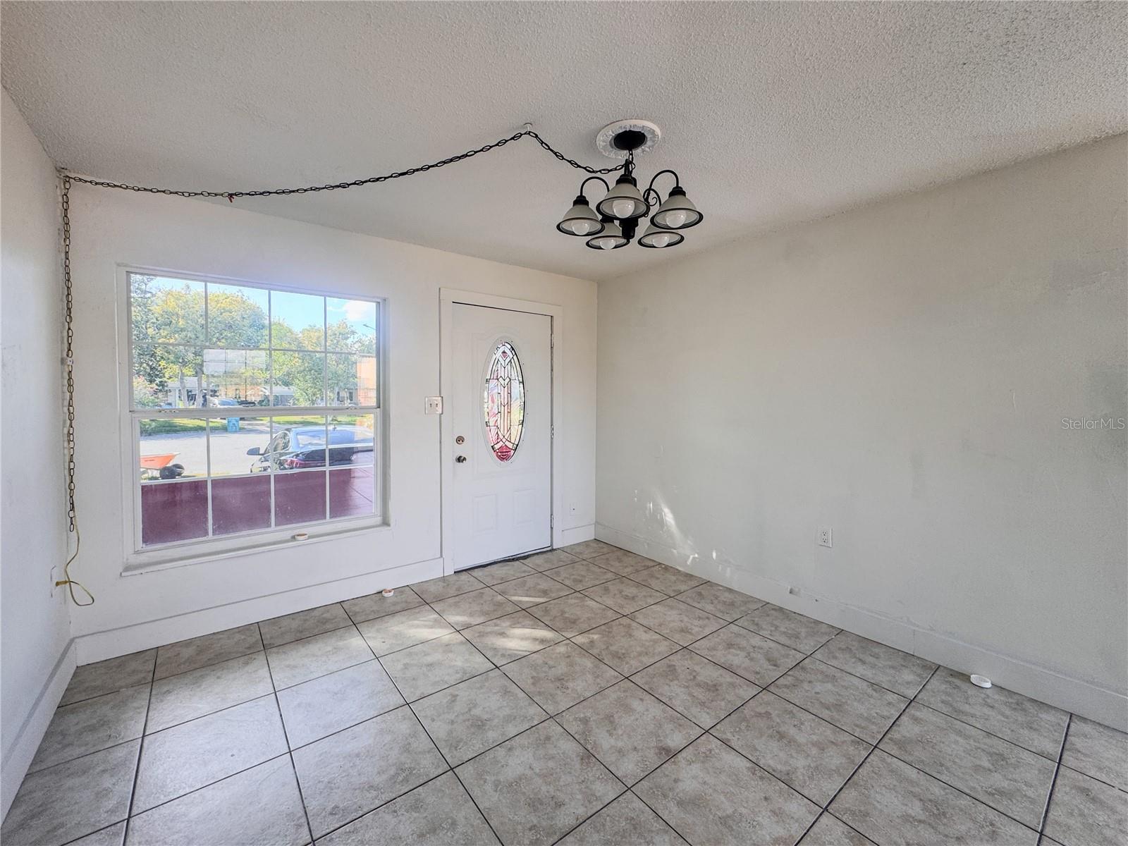 Image 3 of 20 For 1471 Kozart Court