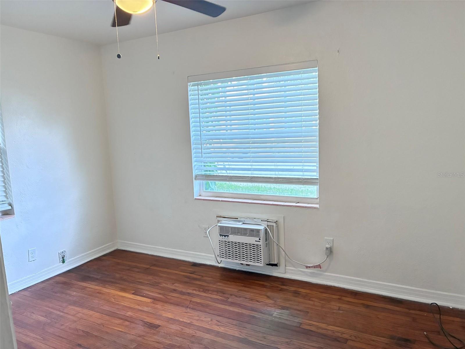 Image 12 of 19 For 604 Princeton Street