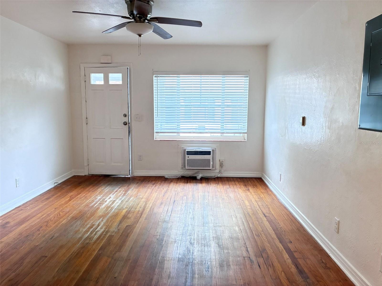 Image 9 of 19 For 604 Princeton Street