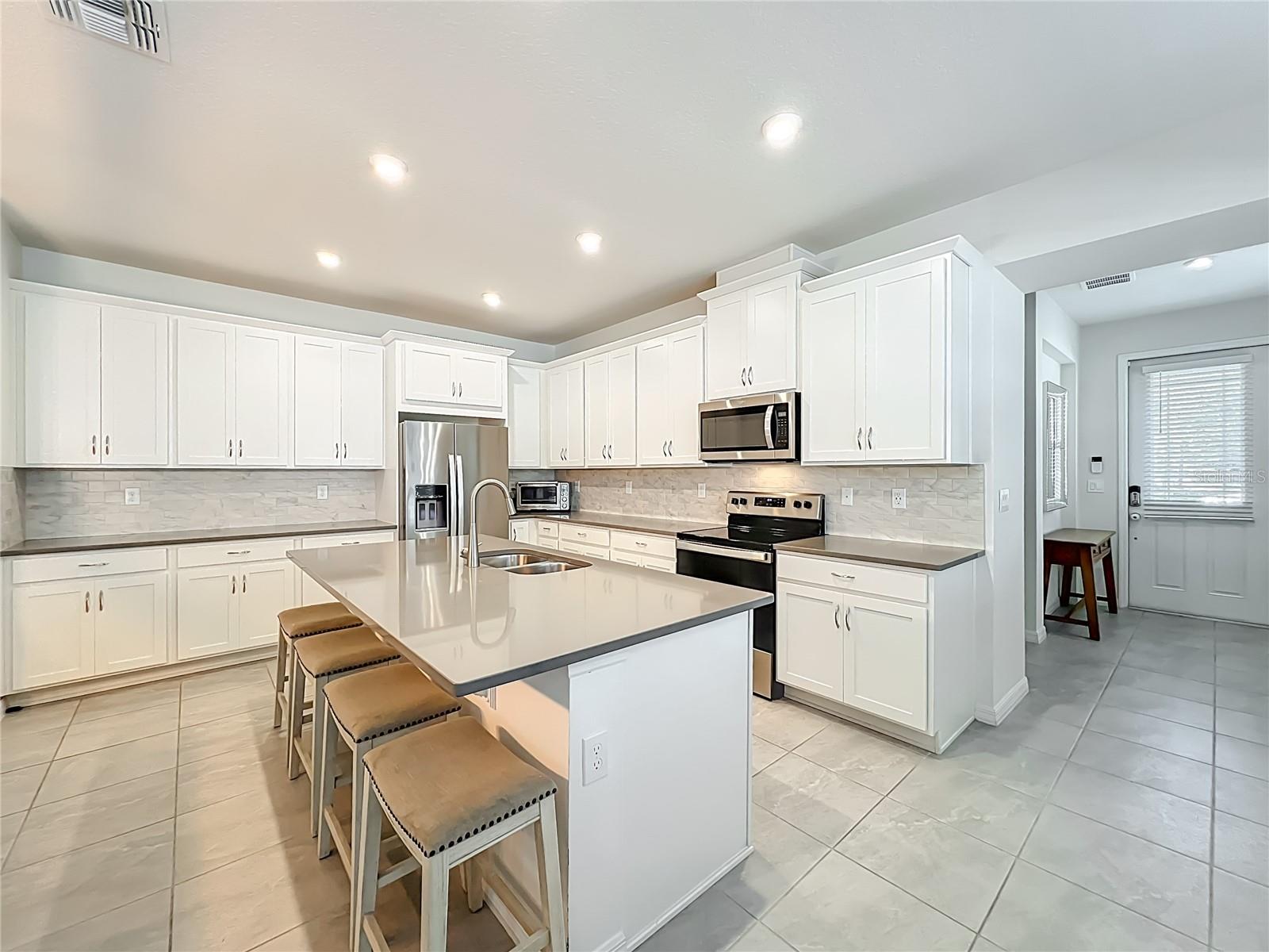 Image 10 of 76 For 16329 Prairie School Drive