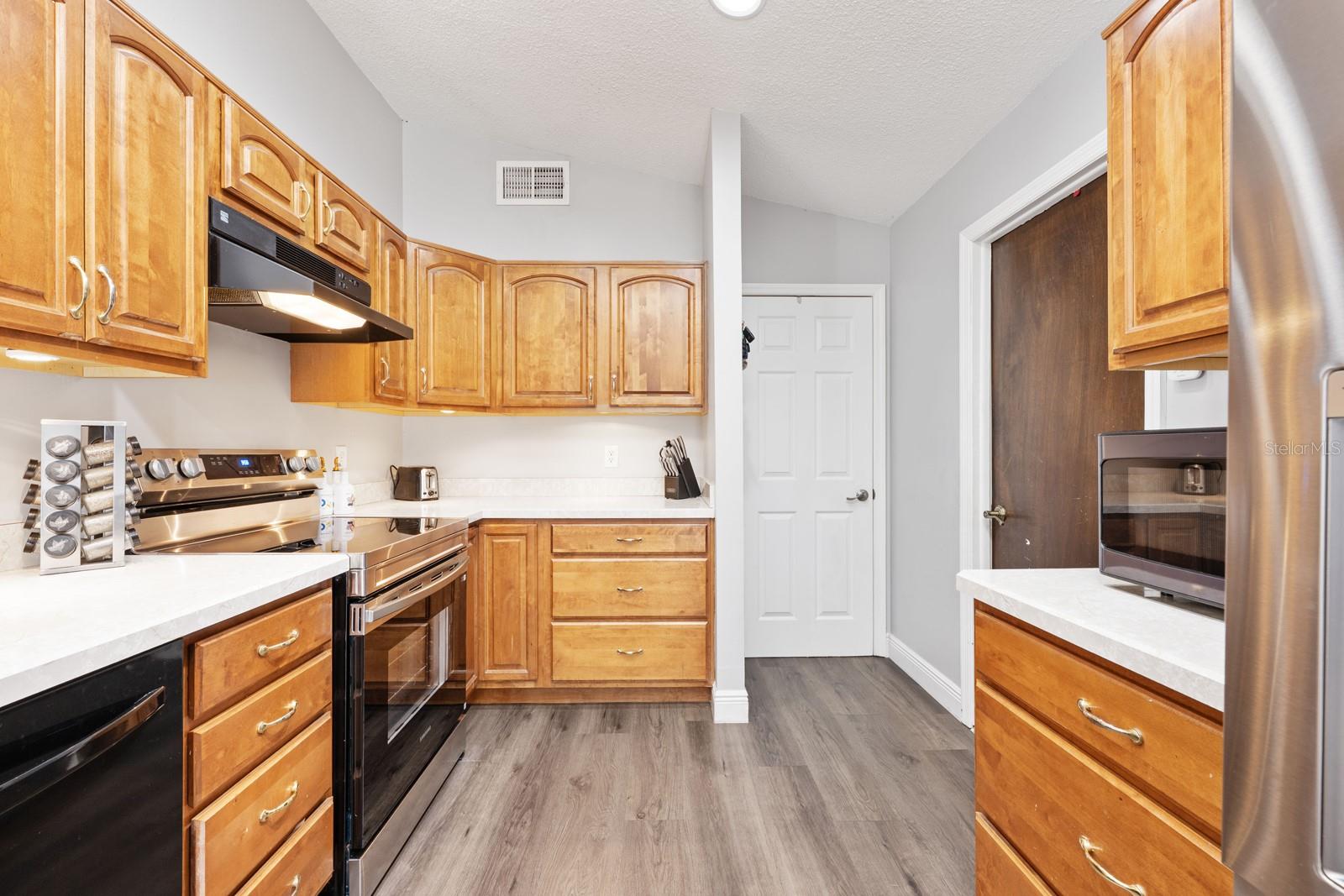 Image 10 of 40 For 9501 Holbrook Drive