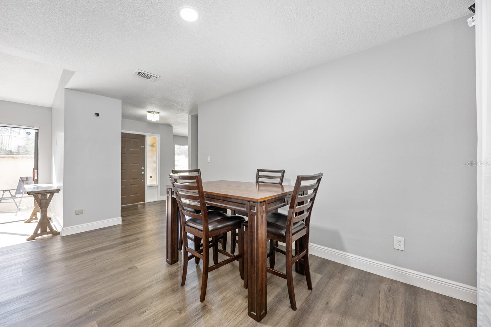 Image 6 of 40 For 9501 Holbrook Drive