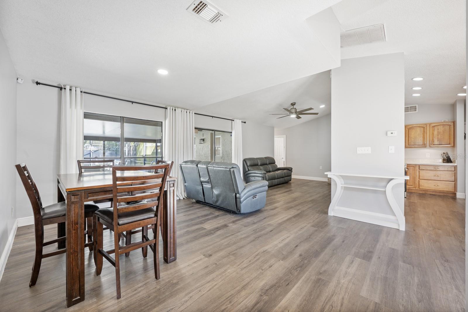 Image 7 of 40 For 9501 Holbrook Drive