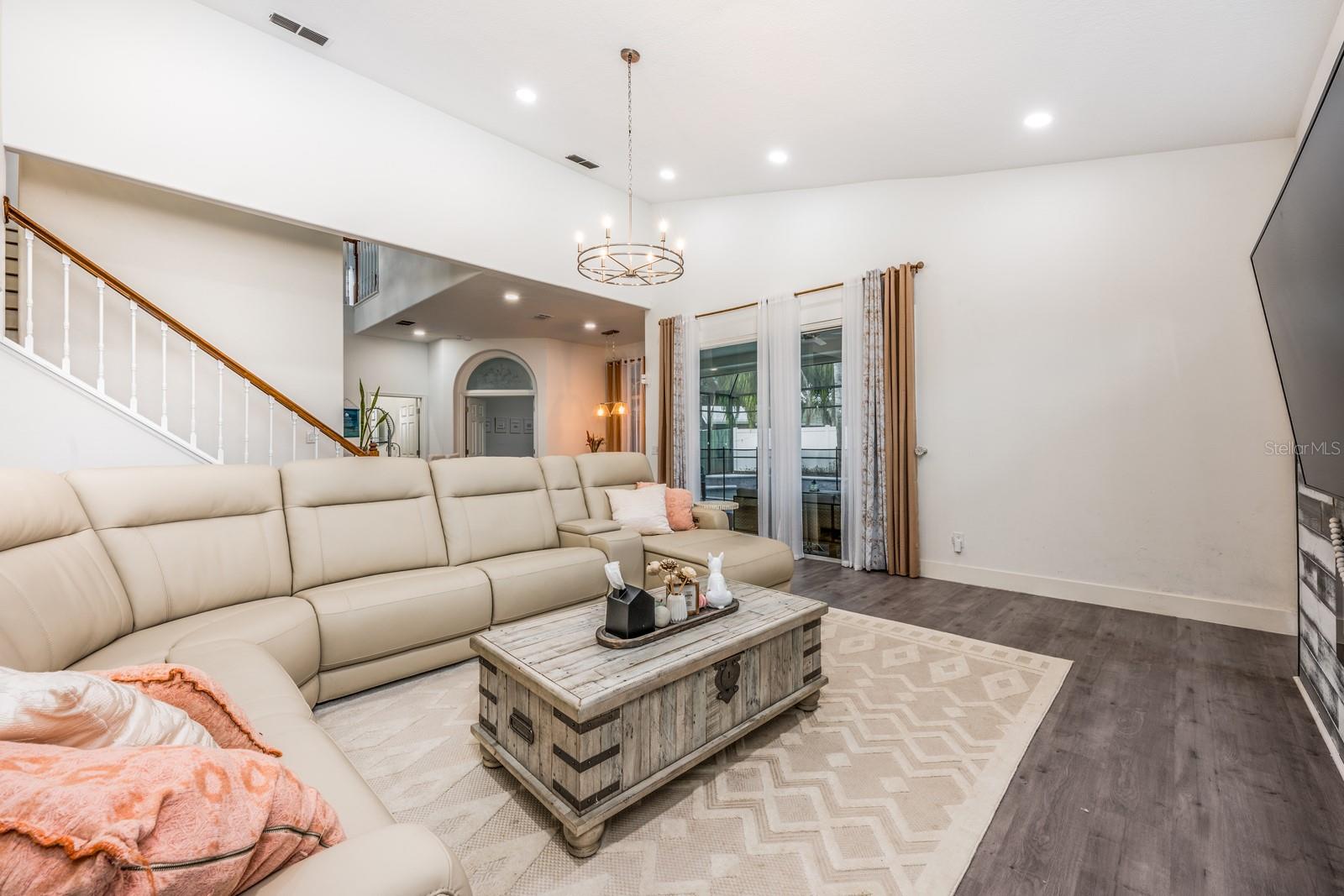 Image 13 of 36 For 1952 Edinborough Place