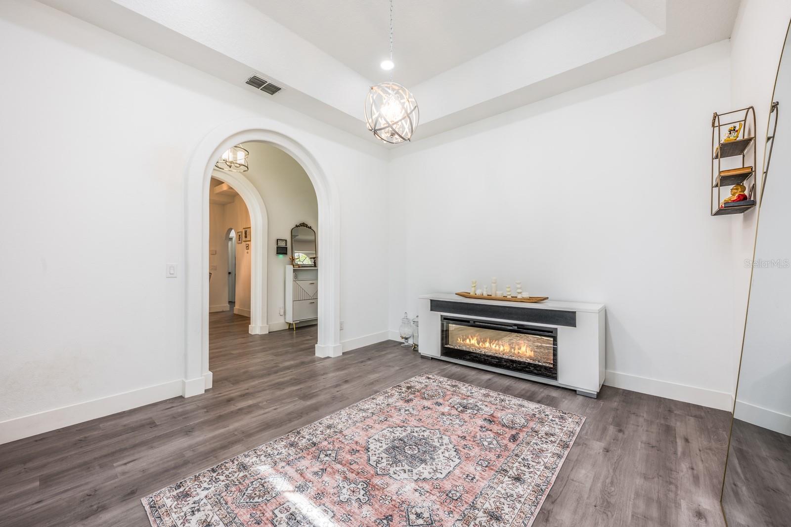 Image 16 of 36 For 1952 Edinborough Place