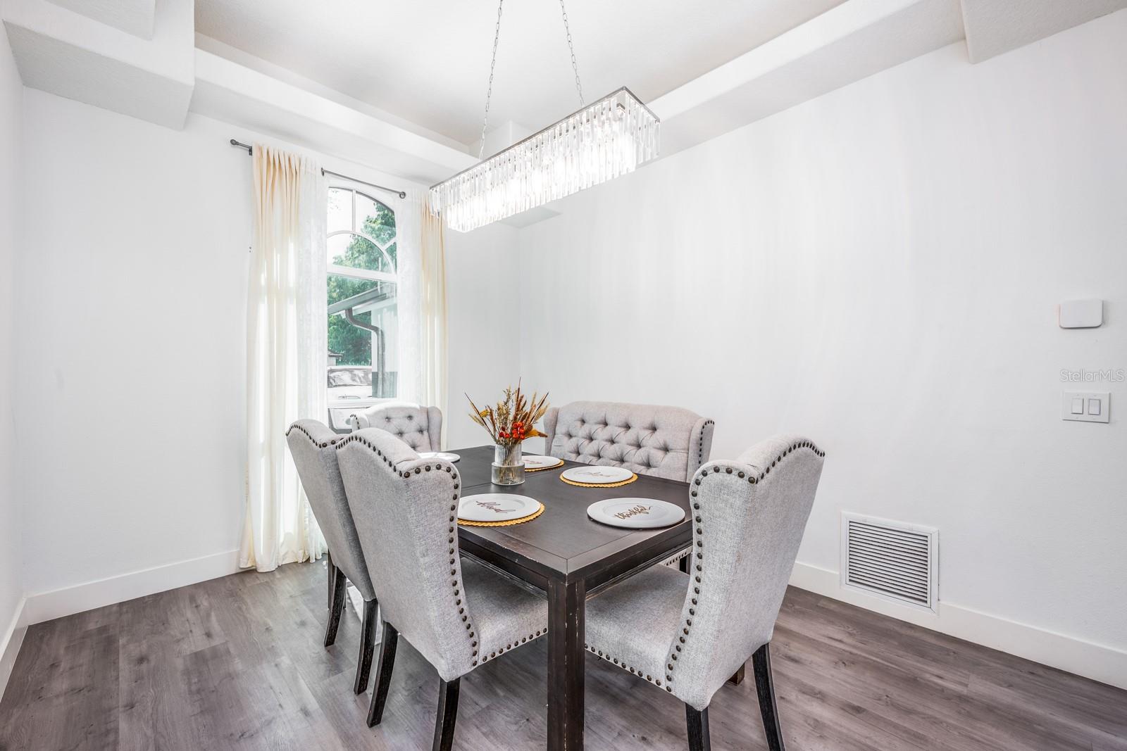 Image 18 of 36 For 1952 Edinborough Place