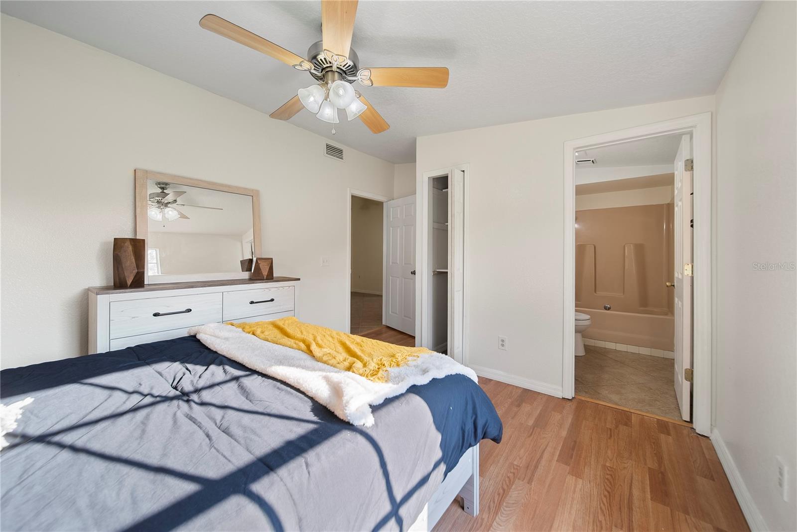 Image 11 of 19 For 211 Valencia Road