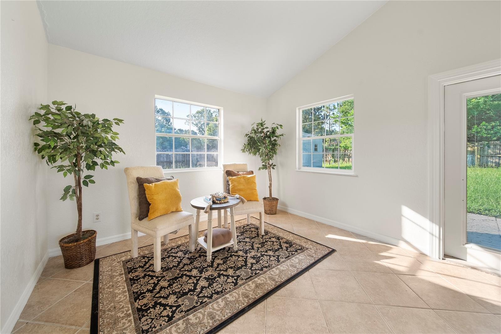 Image 16 of 19 For 211 Valencia Road