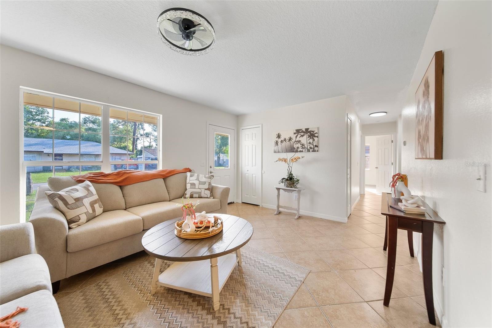 Image 3 of 19 For 211 Valencia Road