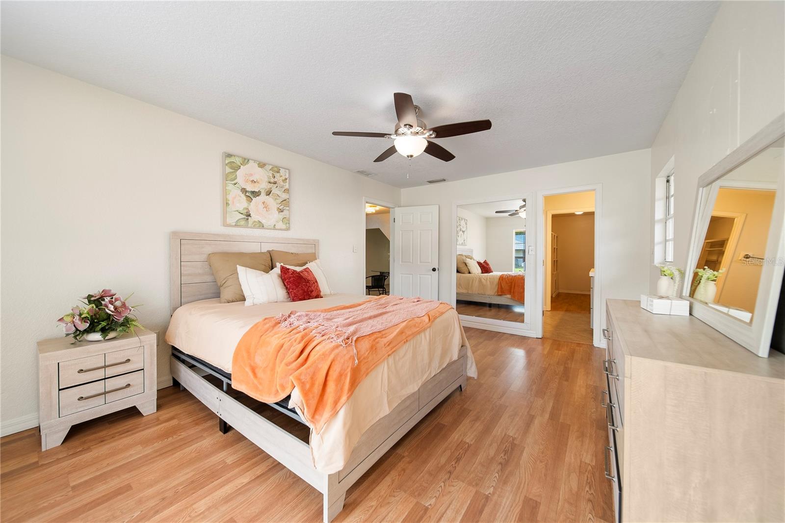 Image 6 of 19 For 211 Valencia Road