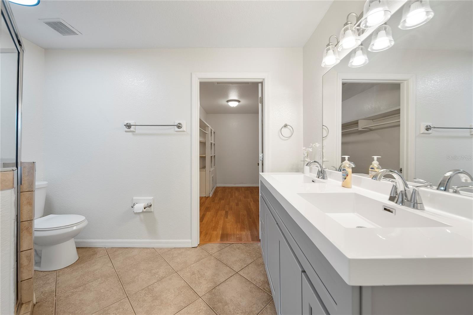 Image 8 of 19 For 211 Valencia Road