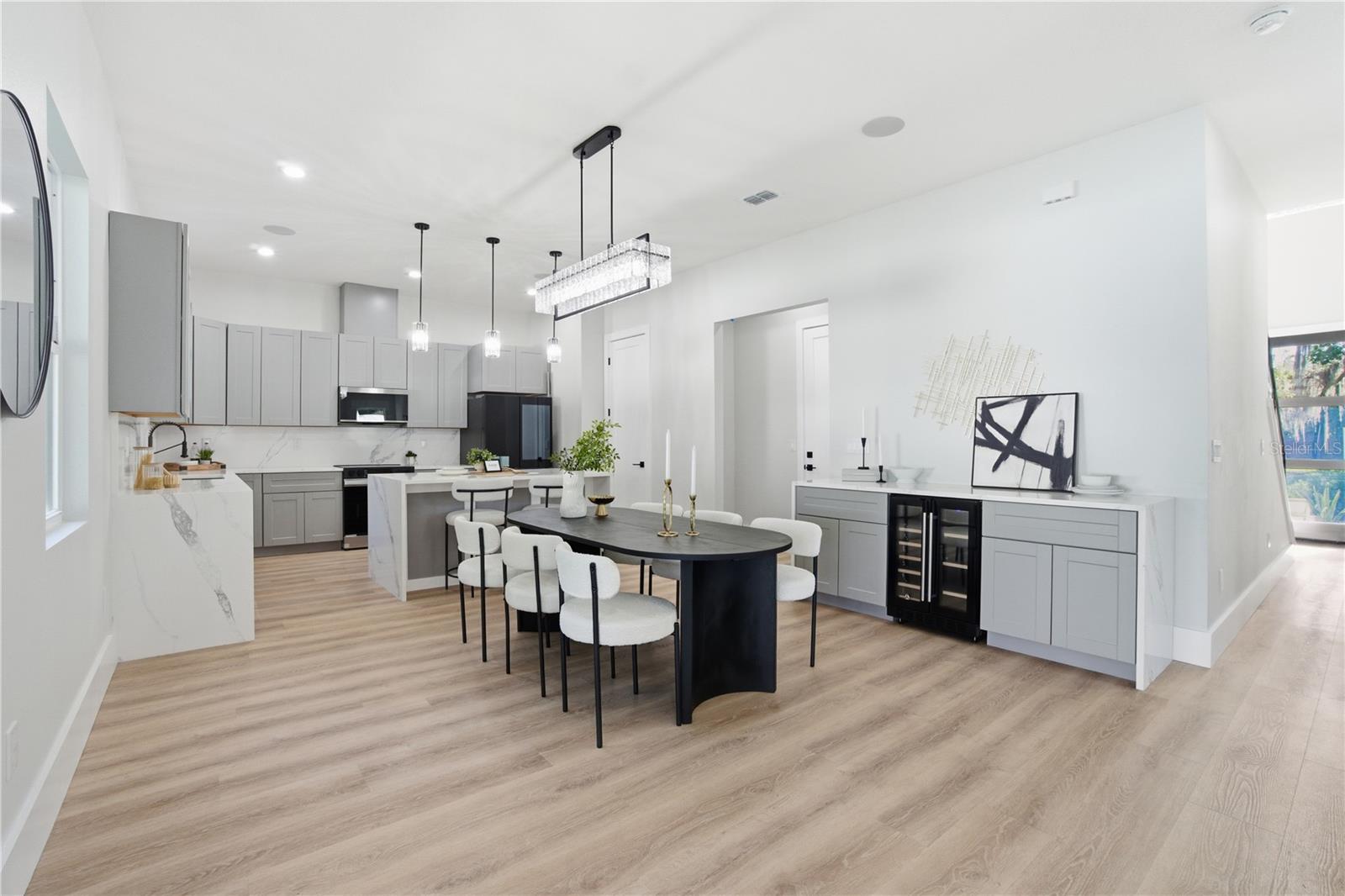 Listing photo id 8 for 5719 Peninsular Drive