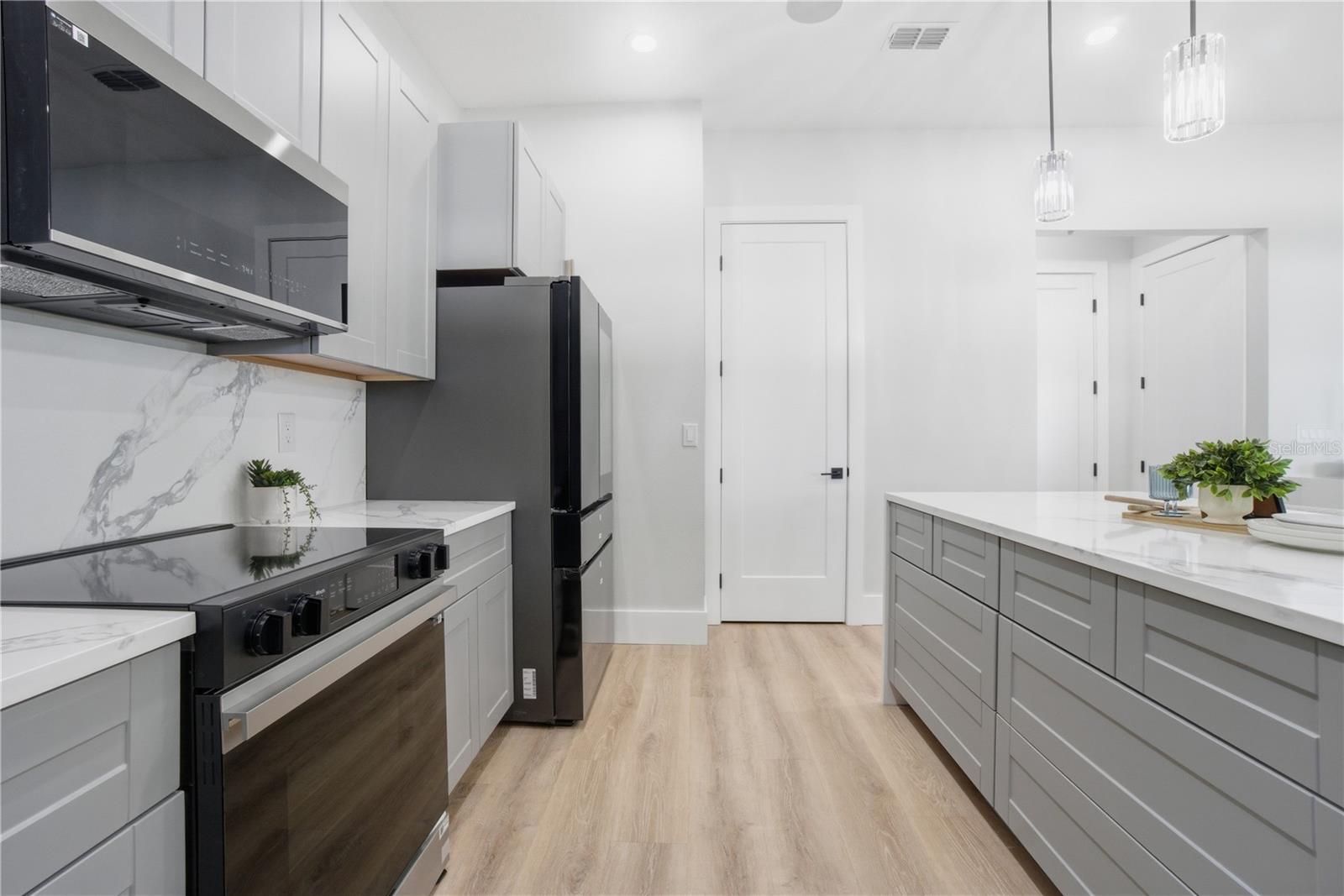 Image 18 of 51 For 5719 Peninsular Drive