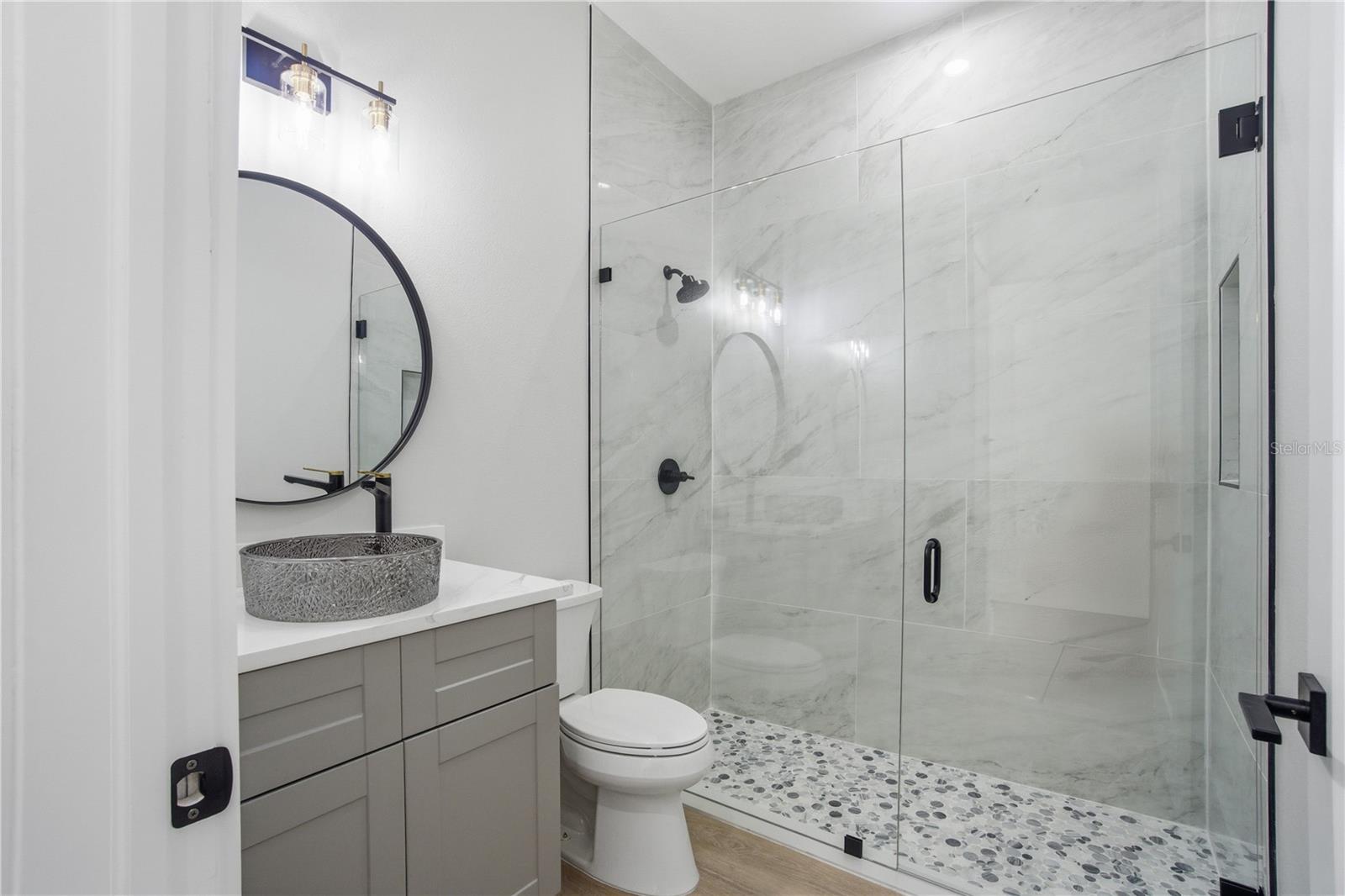 Image 22 of 51 For 5719 Peninsular Drive