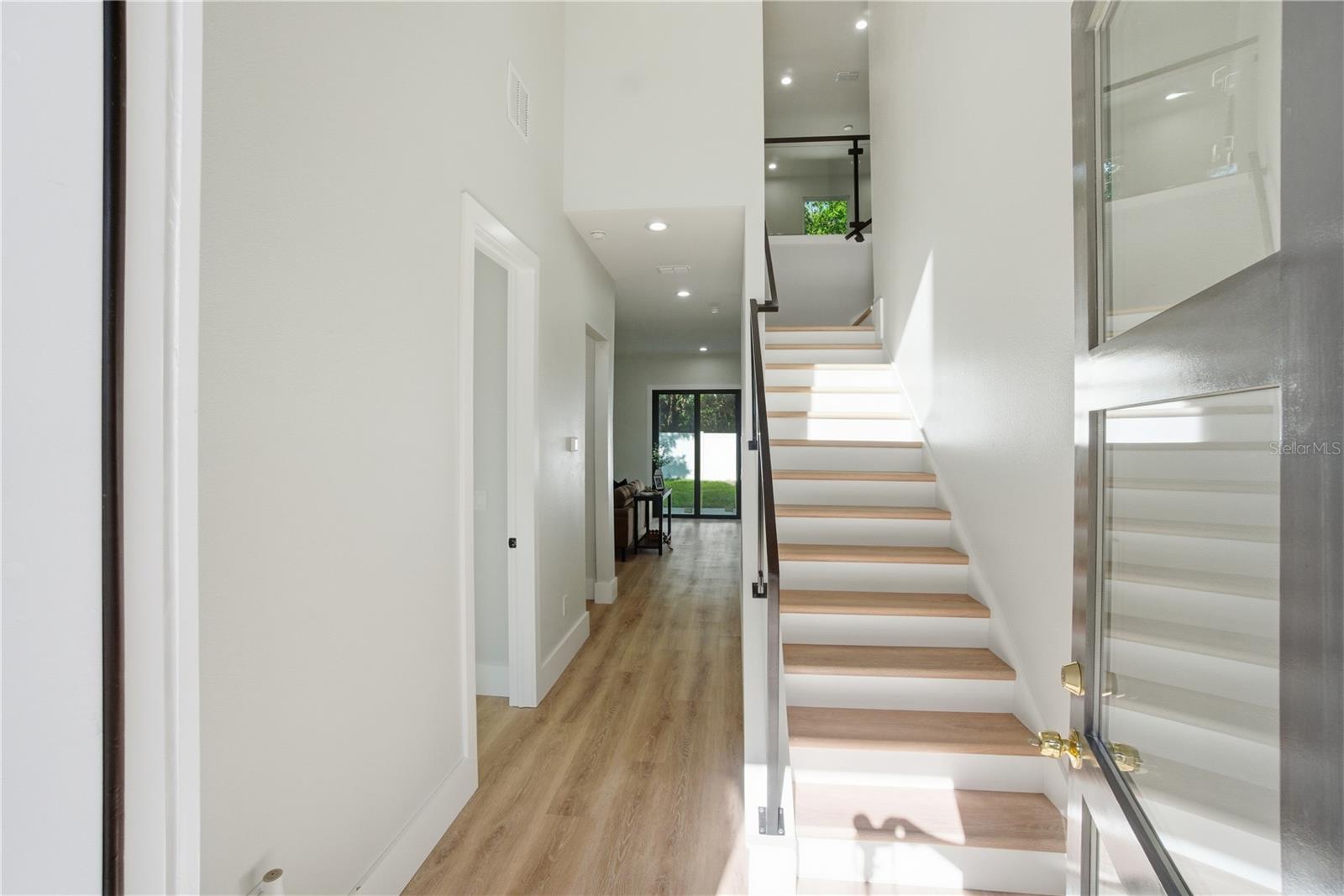 Image 3 of 51 For 5719 Peninsular Drive