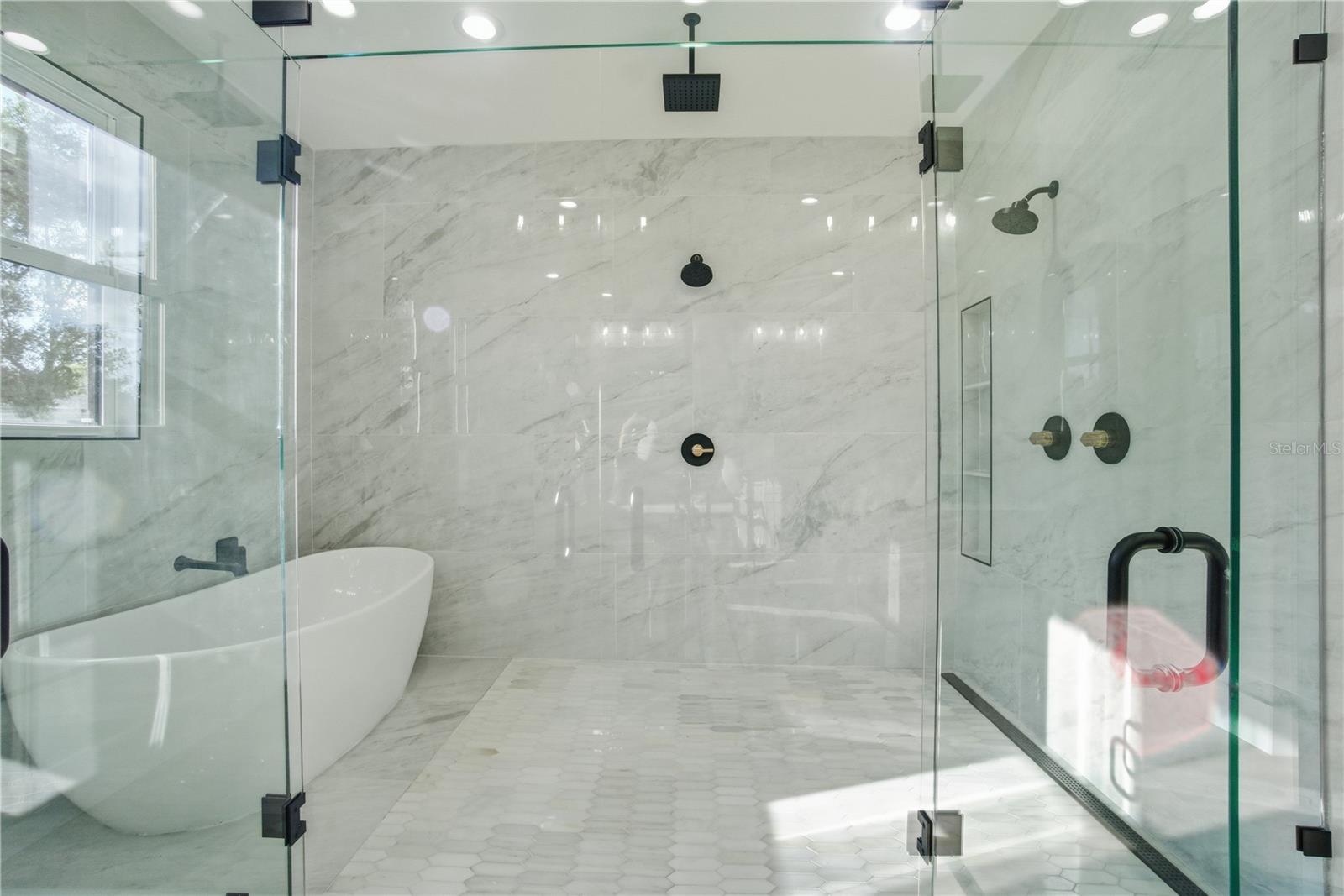 Listing photo id 35 for 5719 Peninsular Drive