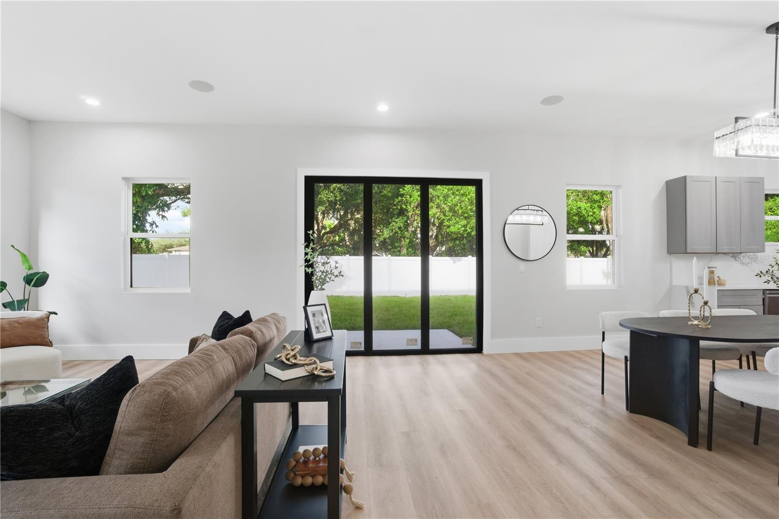 Image 4 of 51 For 5719 Peninsular Drive