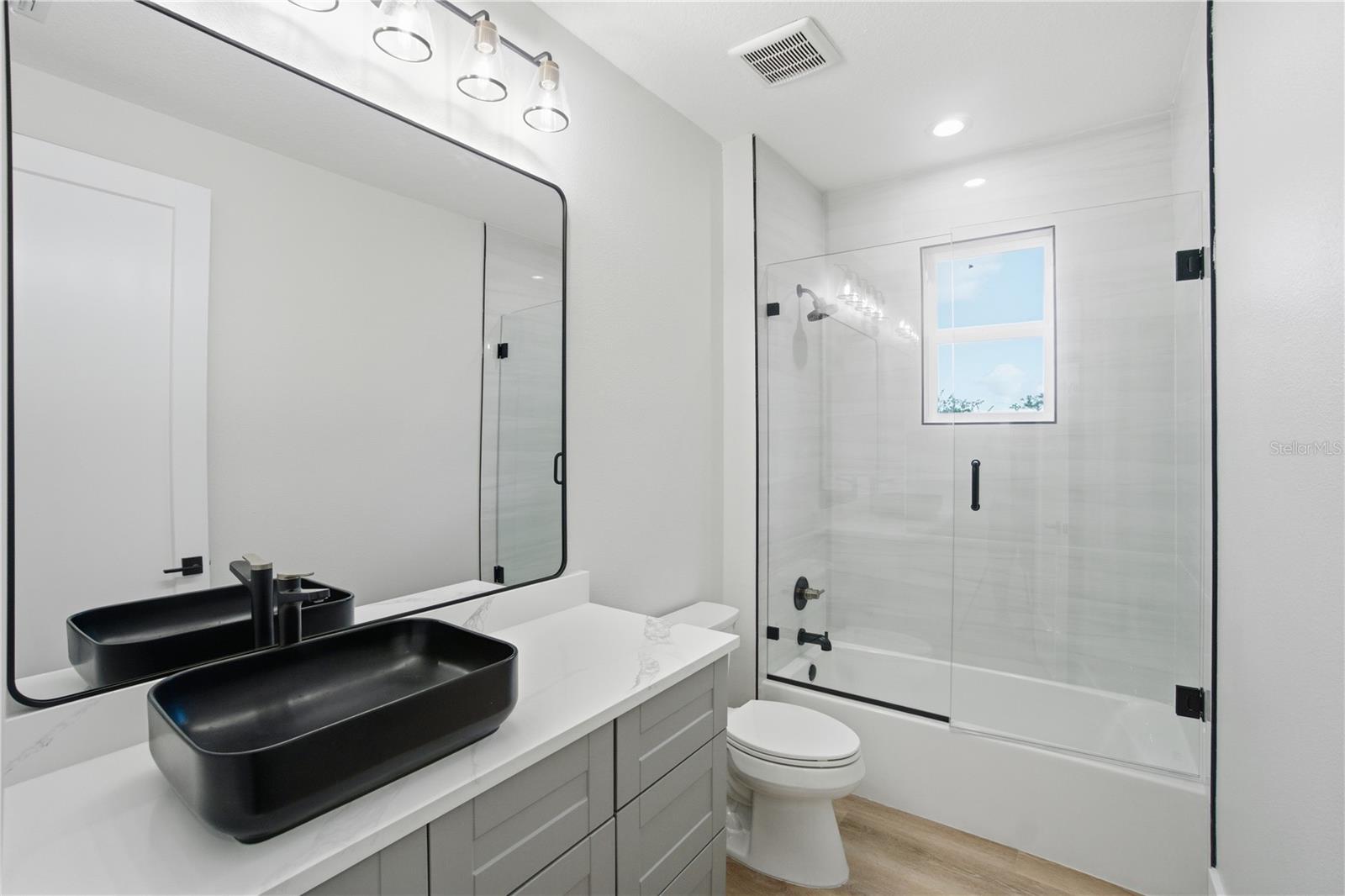 Listing photo id 39 for 5719 Peninsular Drive