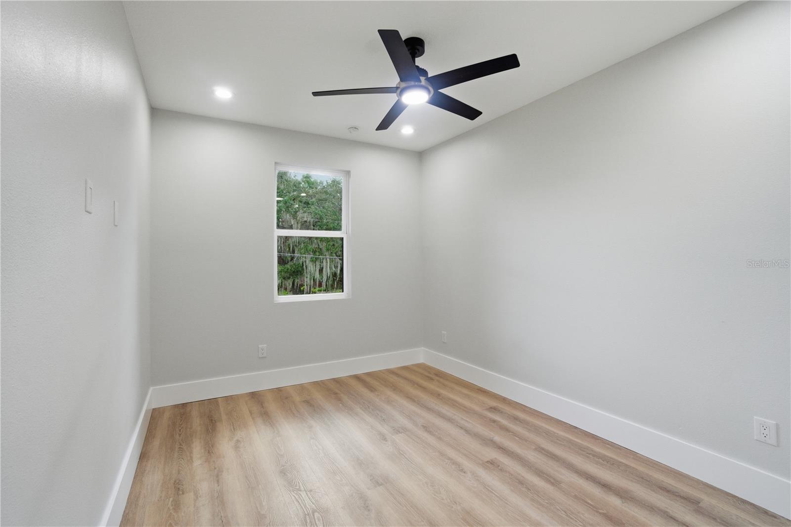 Image 46 of 51 For 5719 Peninsular Drive
