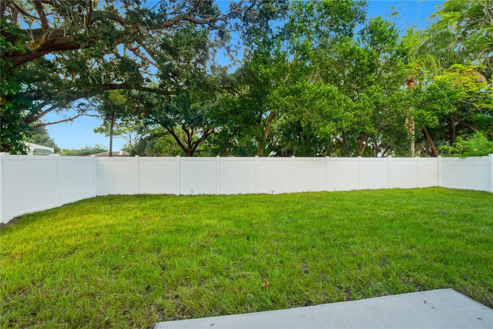 Listing photo id 46 for 5719 Peninsular Drive