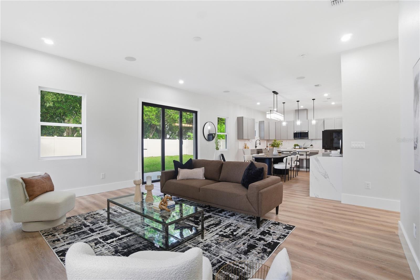 Listing photo id 6 for 5719 Peninsular Drive