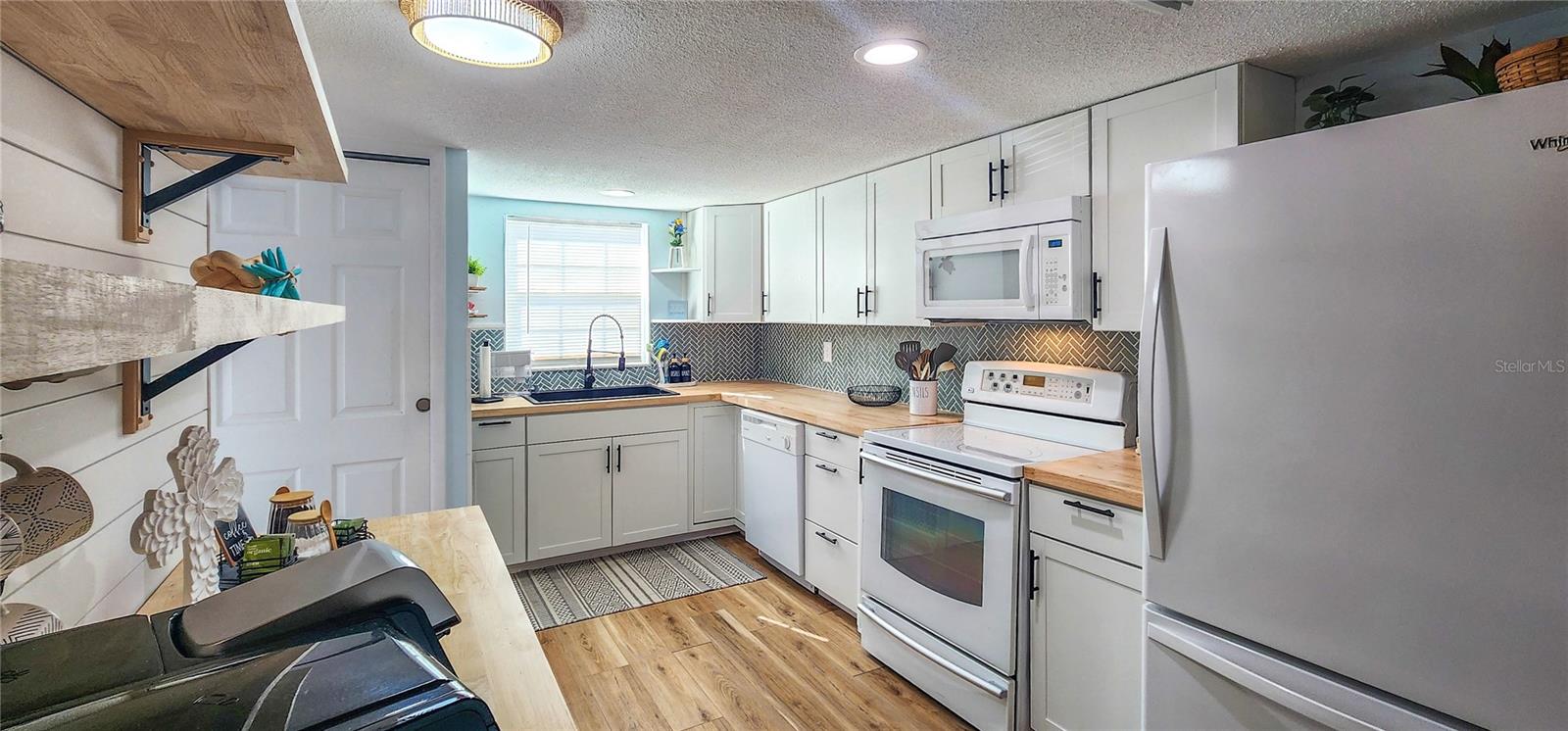 Image 9 of 46 For 625 Halifax Avenue 28