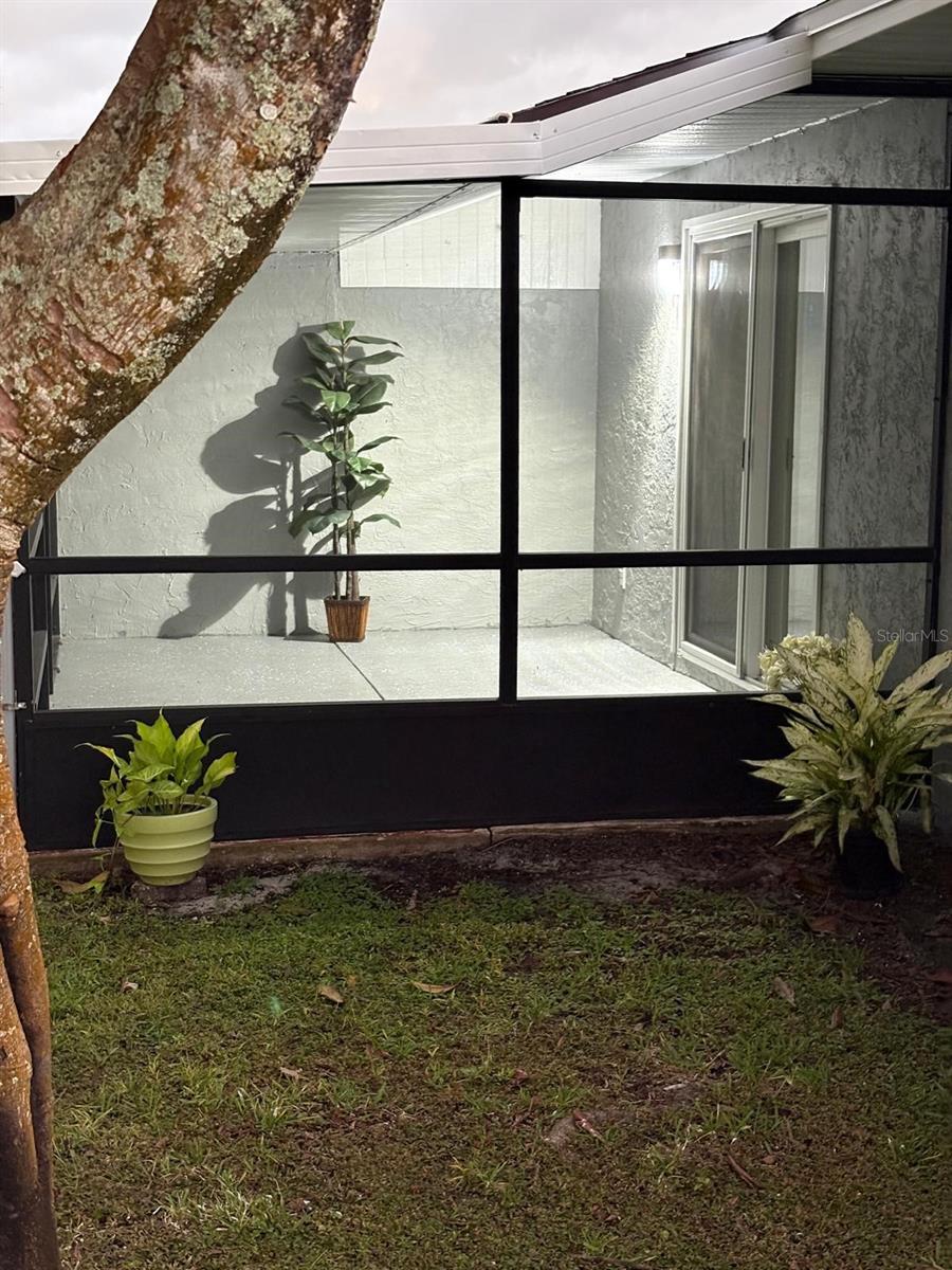 Image 10 of 37 For 75 Towne Place