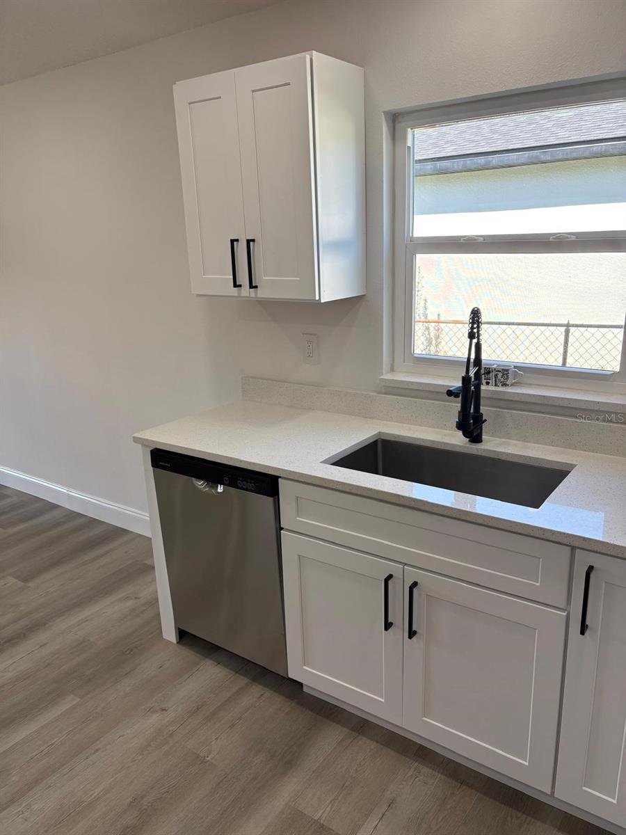 Image 17 of 37 For 75 Towne Place