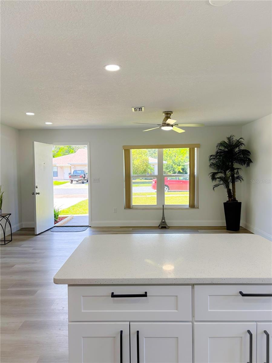 Image 21 of 37 For 75 Towne Place