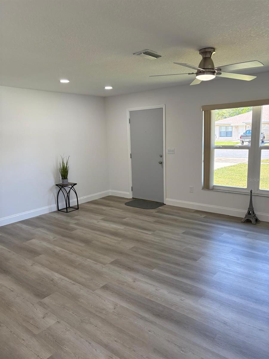 Image 22 of 37 For 75 Towne Place