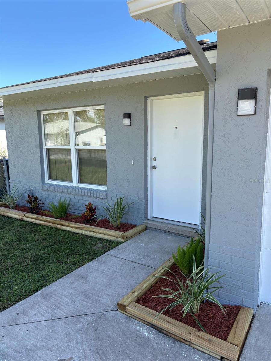 Image 6 of 37 For 75 Towne Place