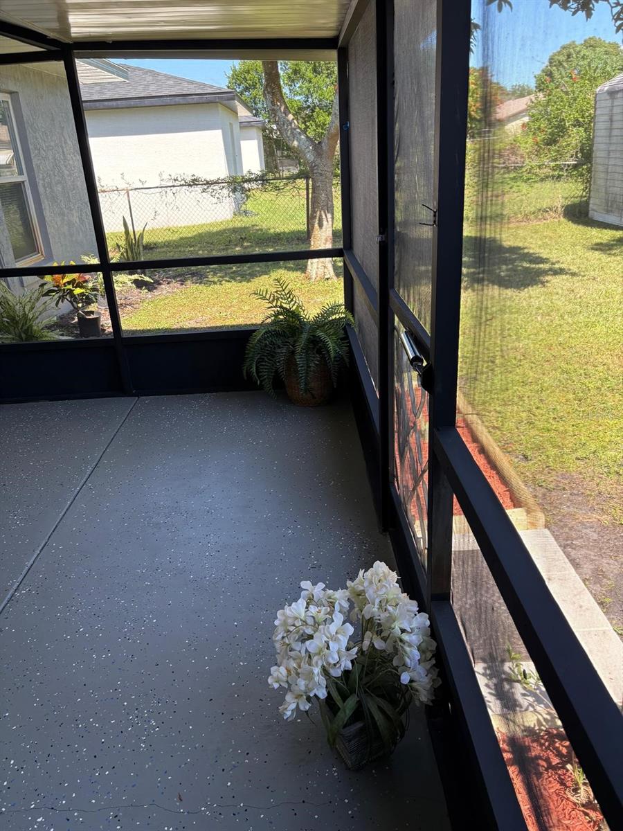 Image 8 of 37 For 75 Towne Place