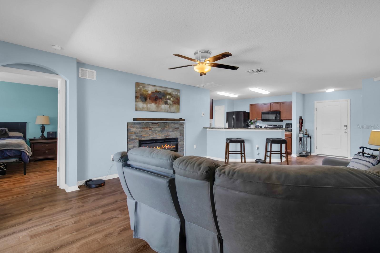 Image 18 of 38 For 904 Aspen View Circle
