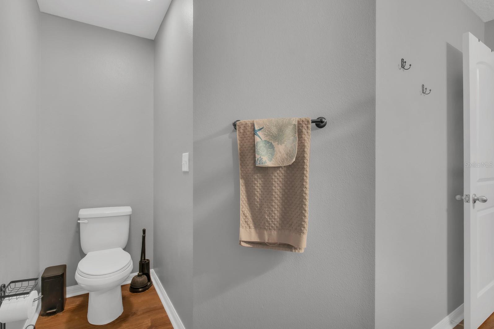 Image 23 of 38 For 904 Aspen View Circle
