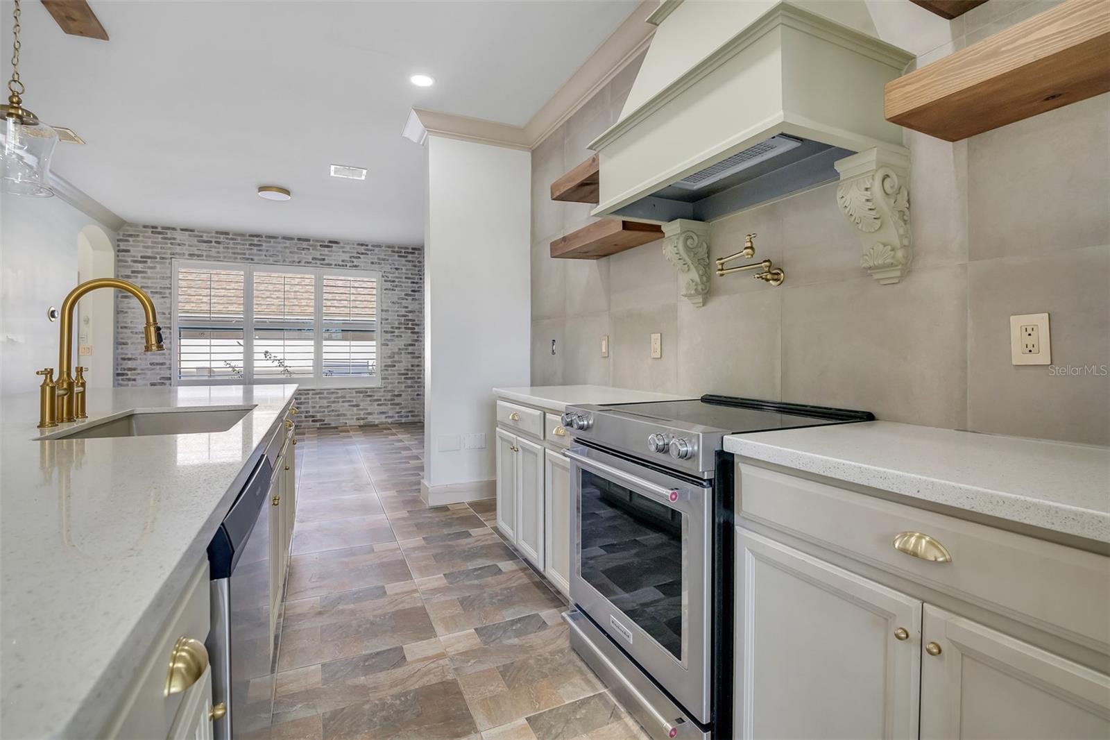 Image 9 of 31 For 11818 Water Run Alley