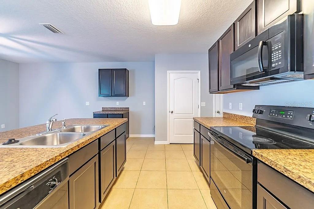 Listing photo id 11 for 10201 Hawk Storm Avenue