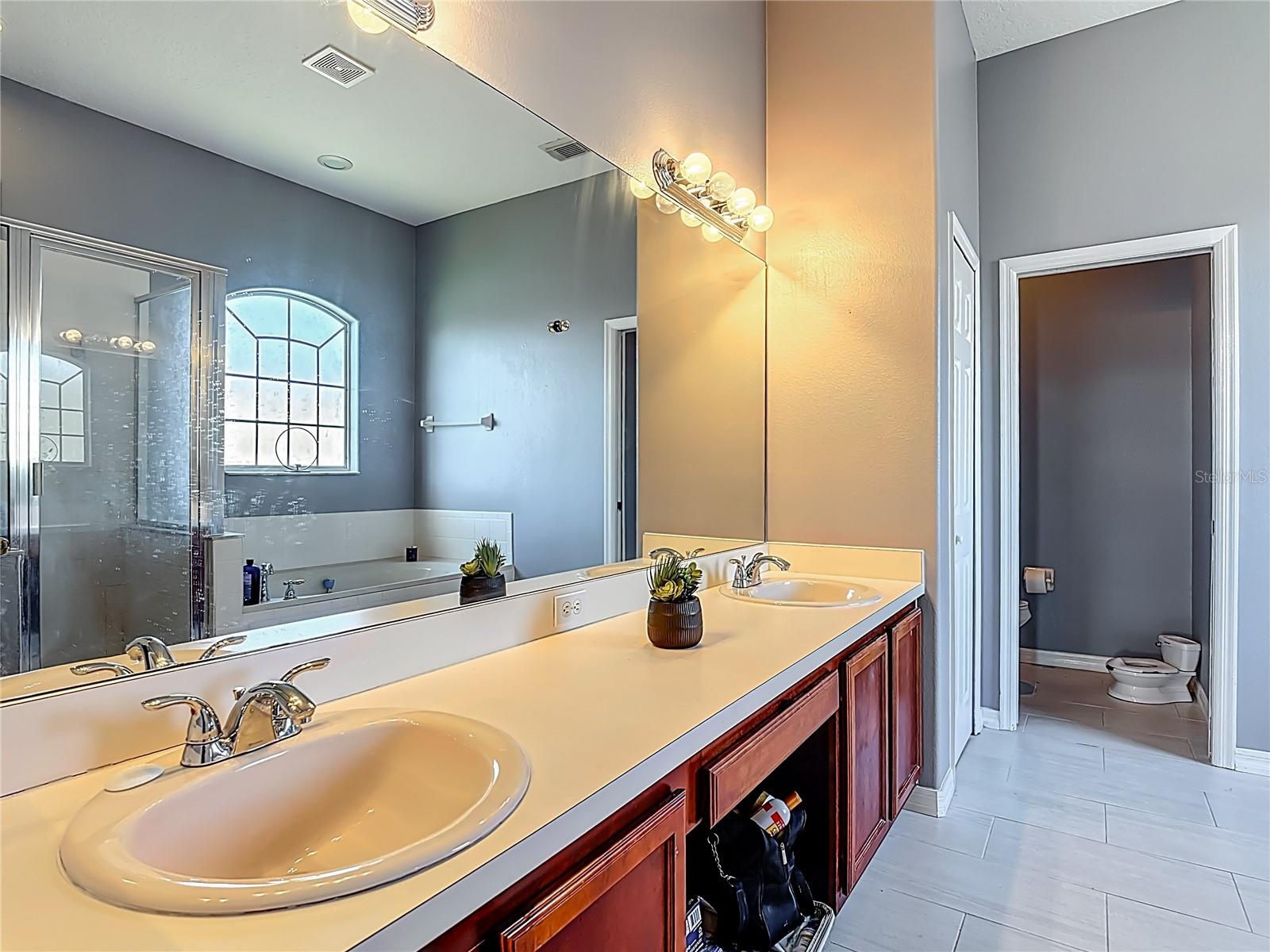 Image 44 of 62 For 2530 The Oaks Boulevard