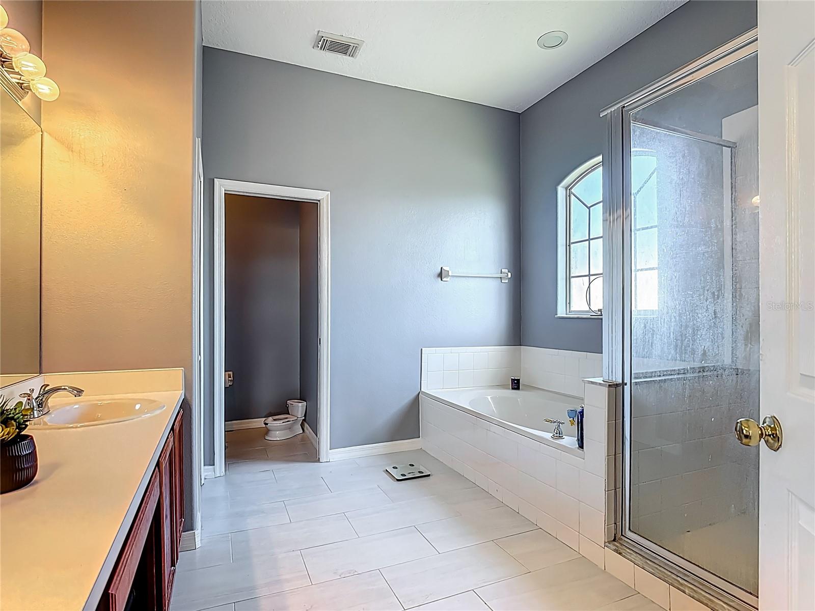 Image 45 of 62 For 2530 The Oaks Boulevard