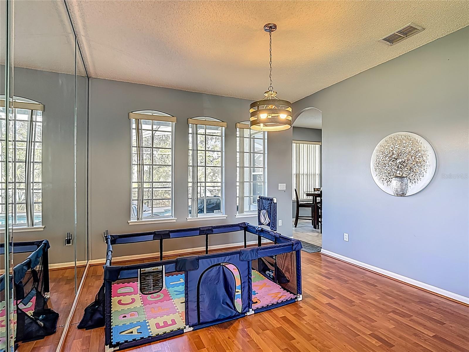 Image 7 of 62 For 2530 The Oaks Boulevard