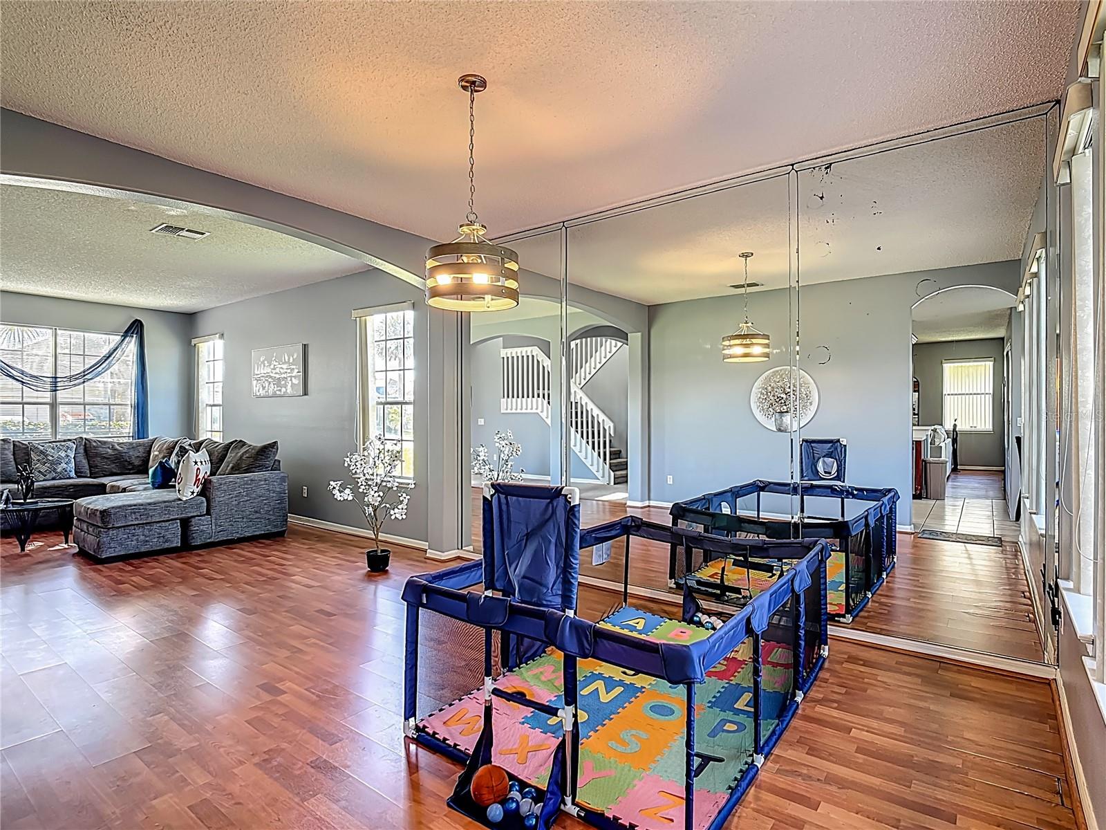 Image 9 of 62 For 2530 The Oaks Boulevard