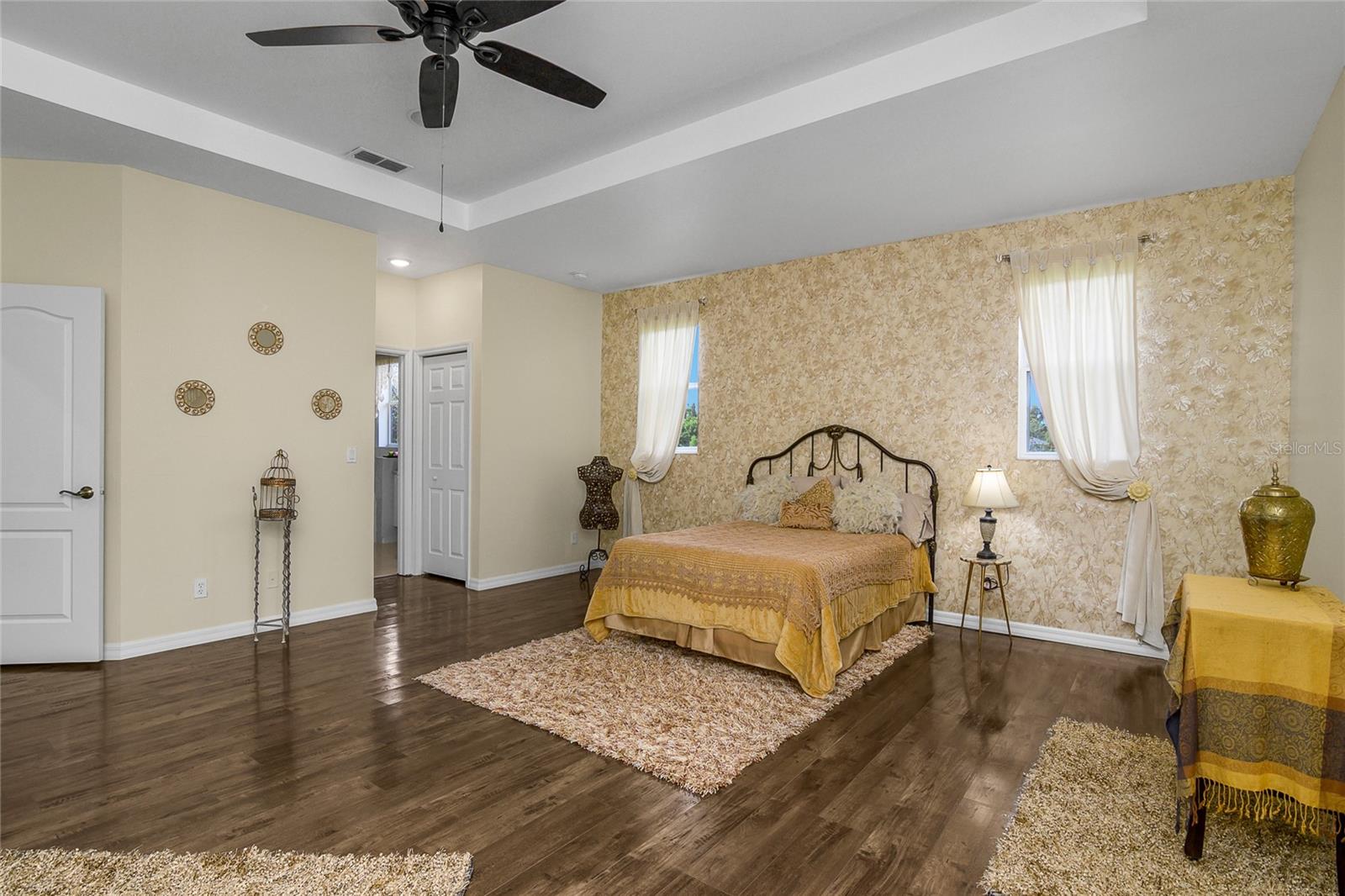 Image 22 of 46 For 10125 Golden Elm Drive