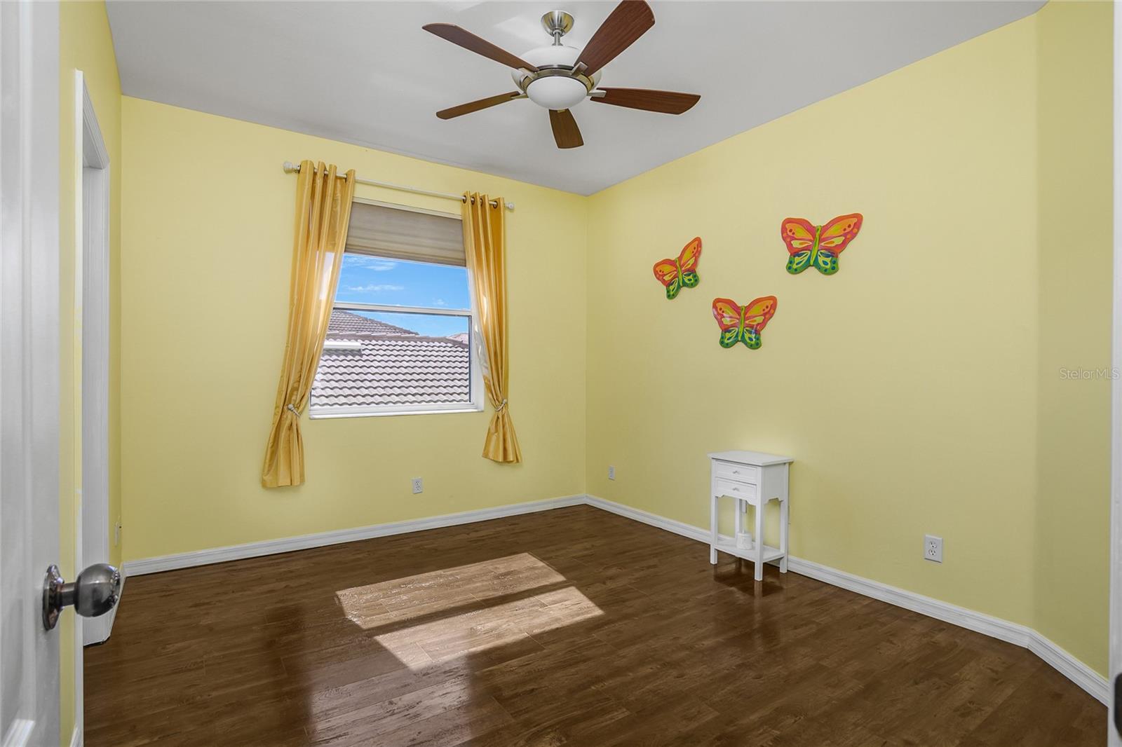 Image 28 of 46 For 10125 Golden Elm Drive