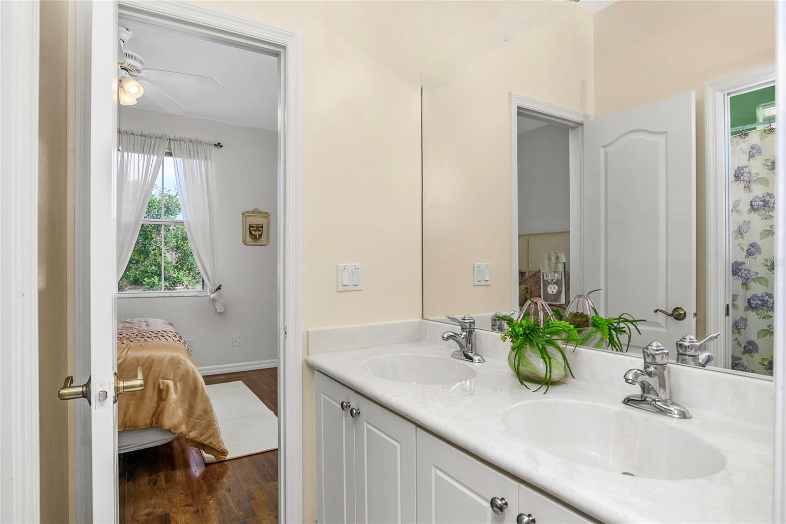 Image 33 of 46 For 10125 Golden Elm Drive