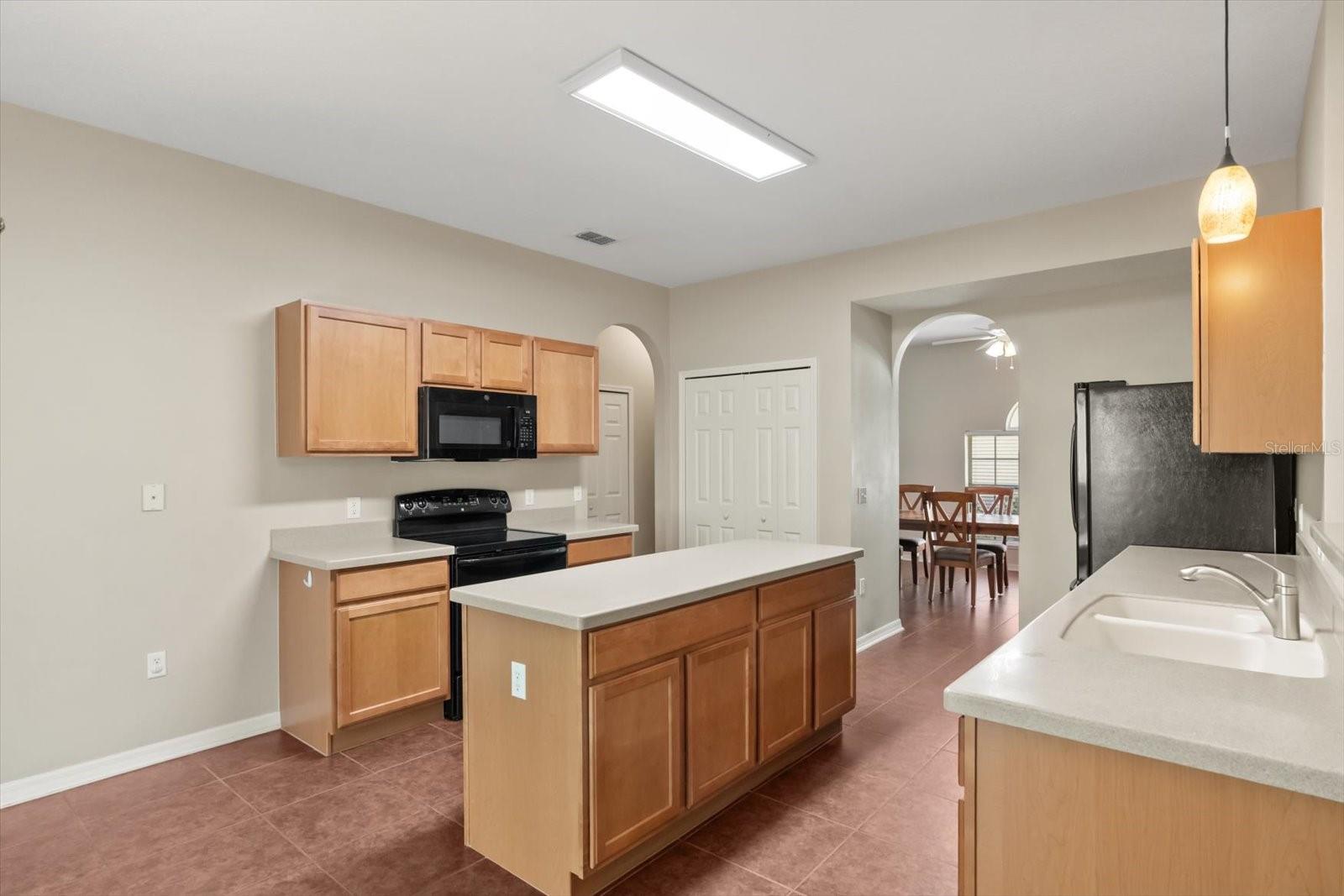 Image 13 of 34 For 872 Marietta Lane