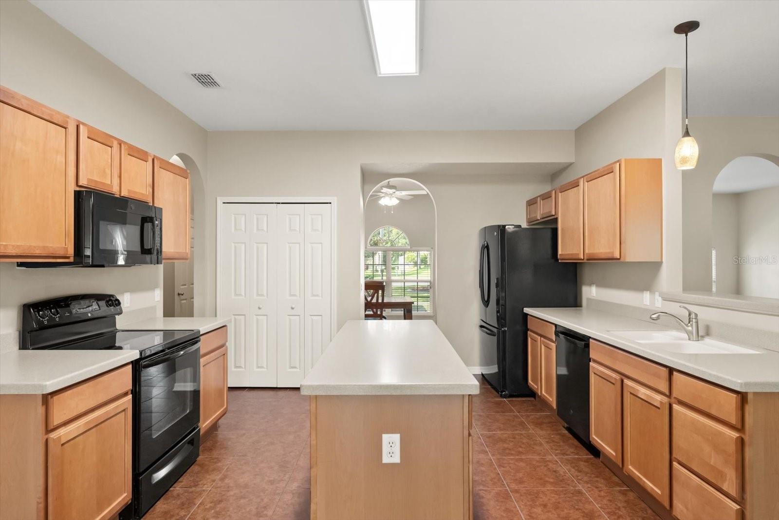 Image 3 of 34 For 872 Marietta Lane