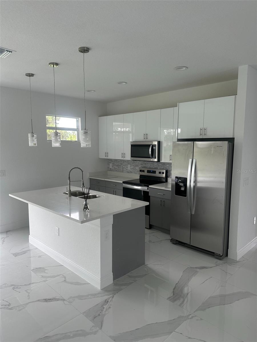 Image 10 of 23 For 406 Genoa Avenue S