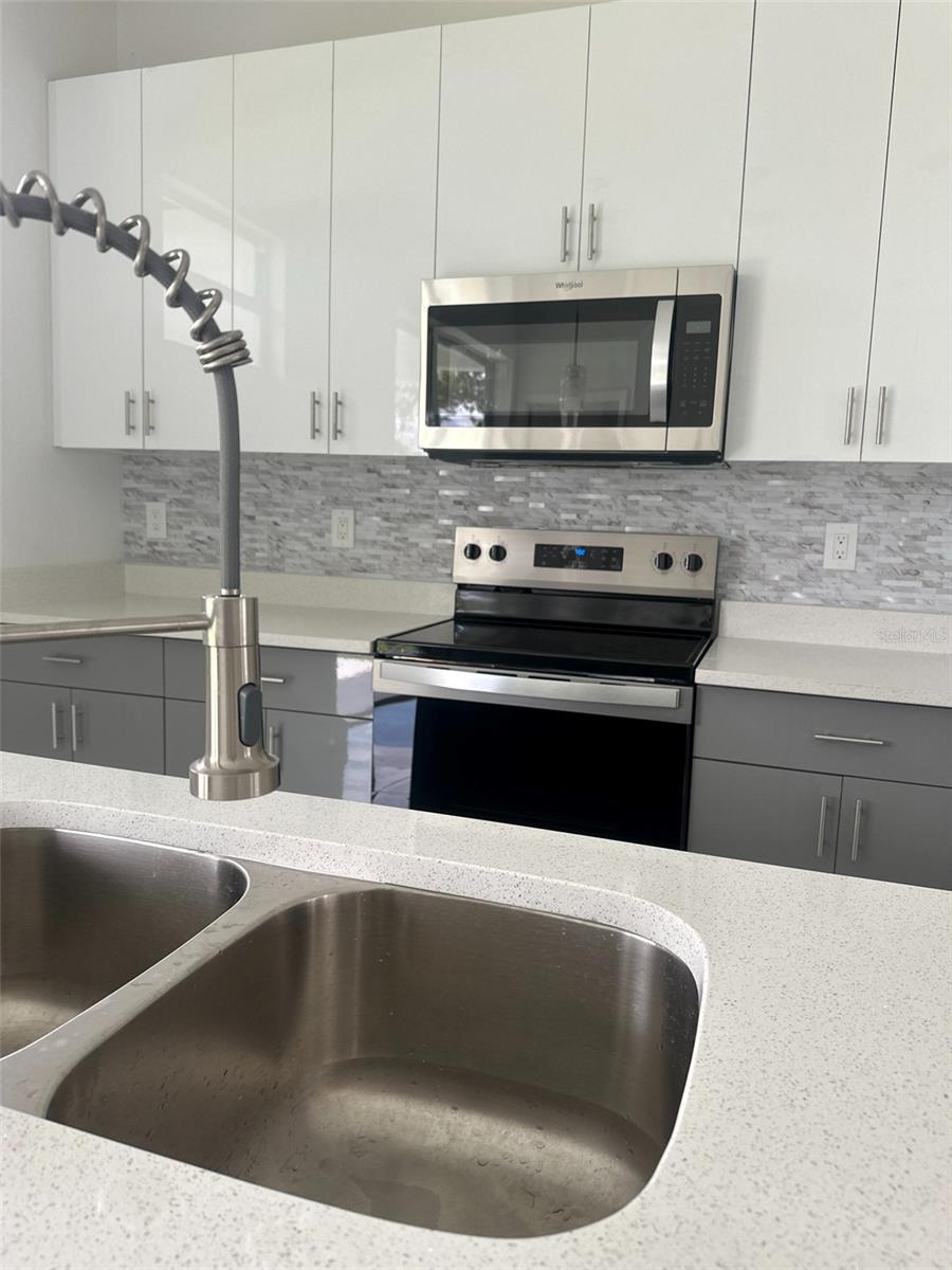 Image 7 of 23 For 406 Genoa Avenue S