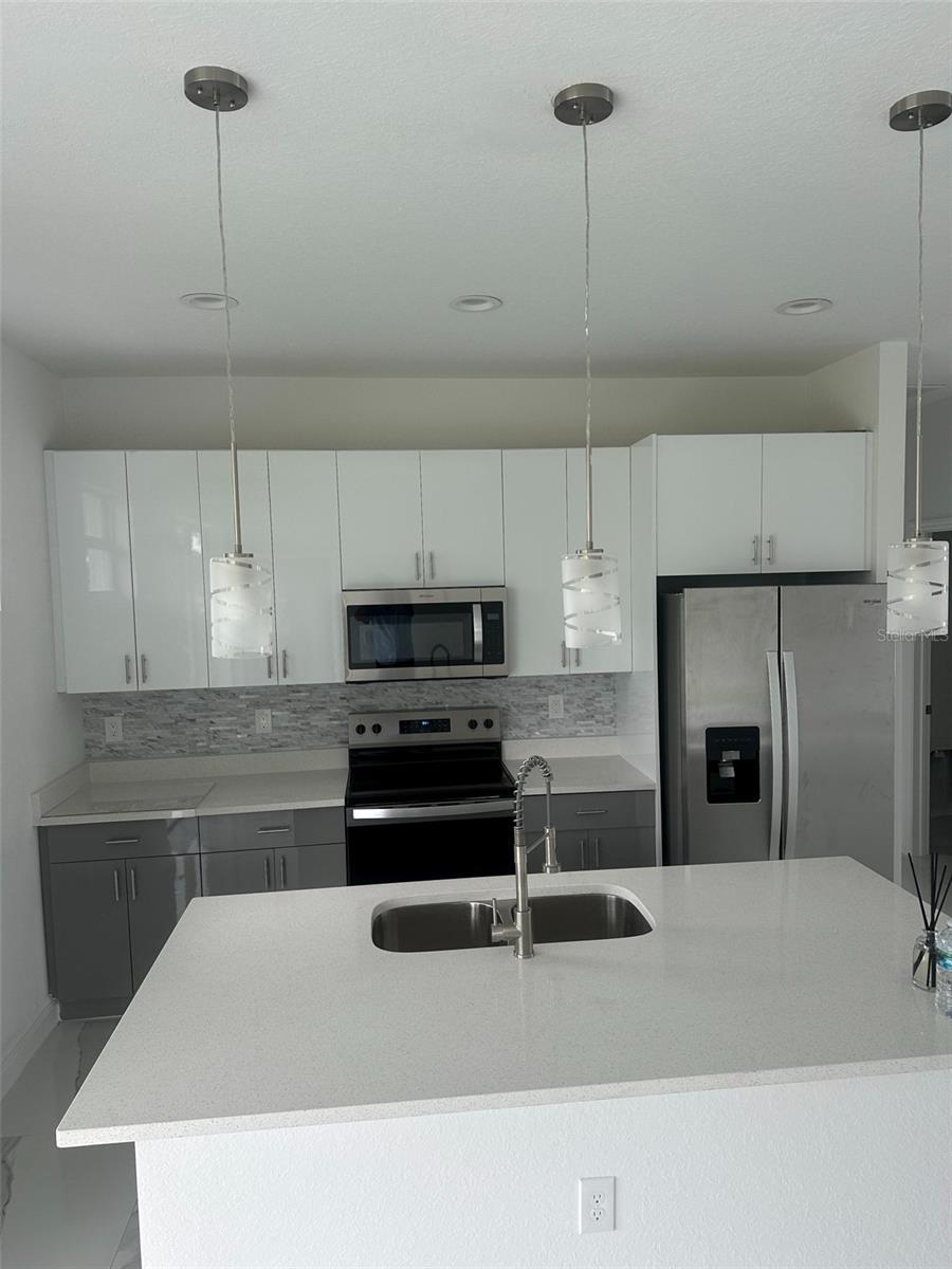 Image 9 of 23 For 406 Genoa Avenue S