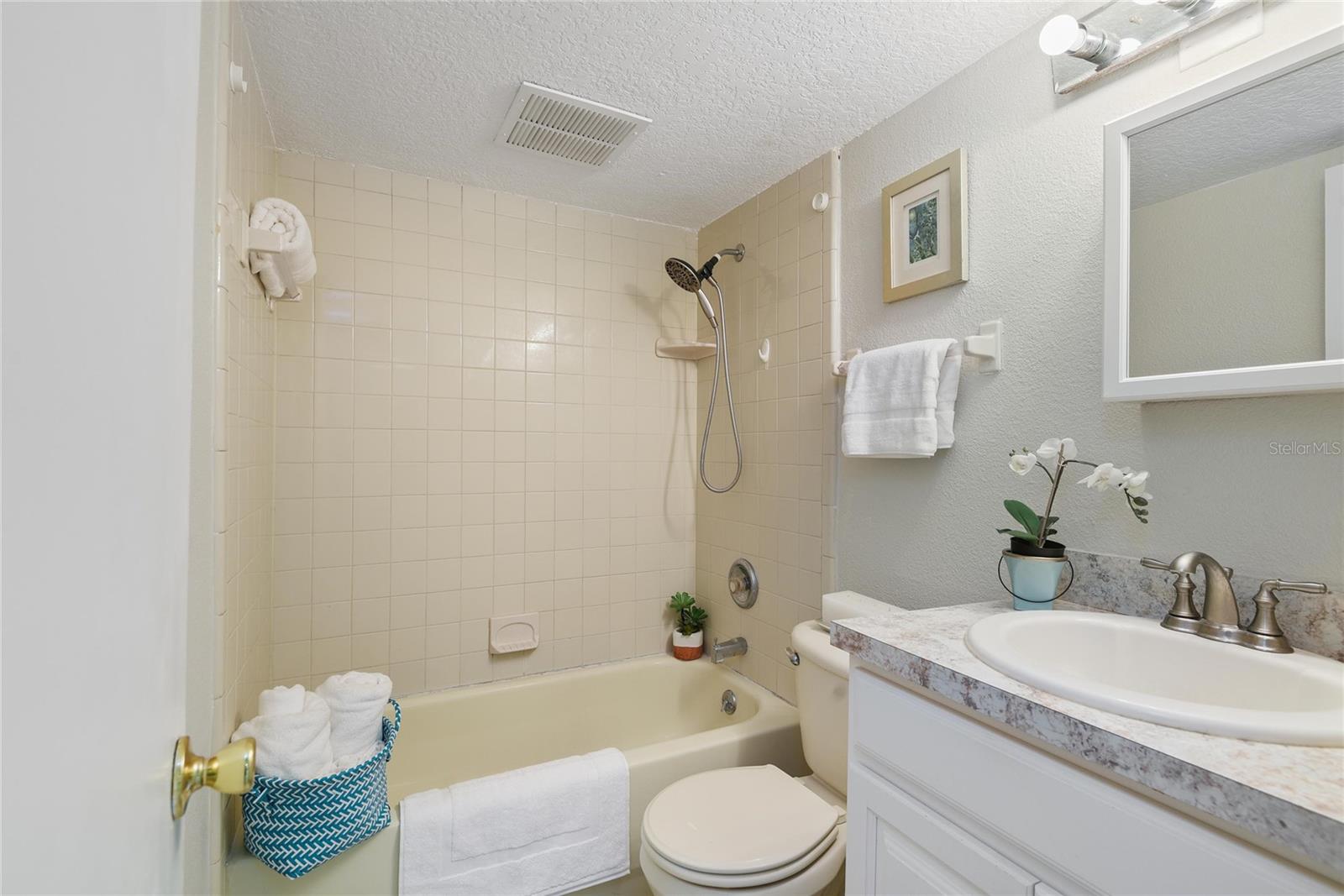Image 17 of 28 For 598 Orange Drive 157