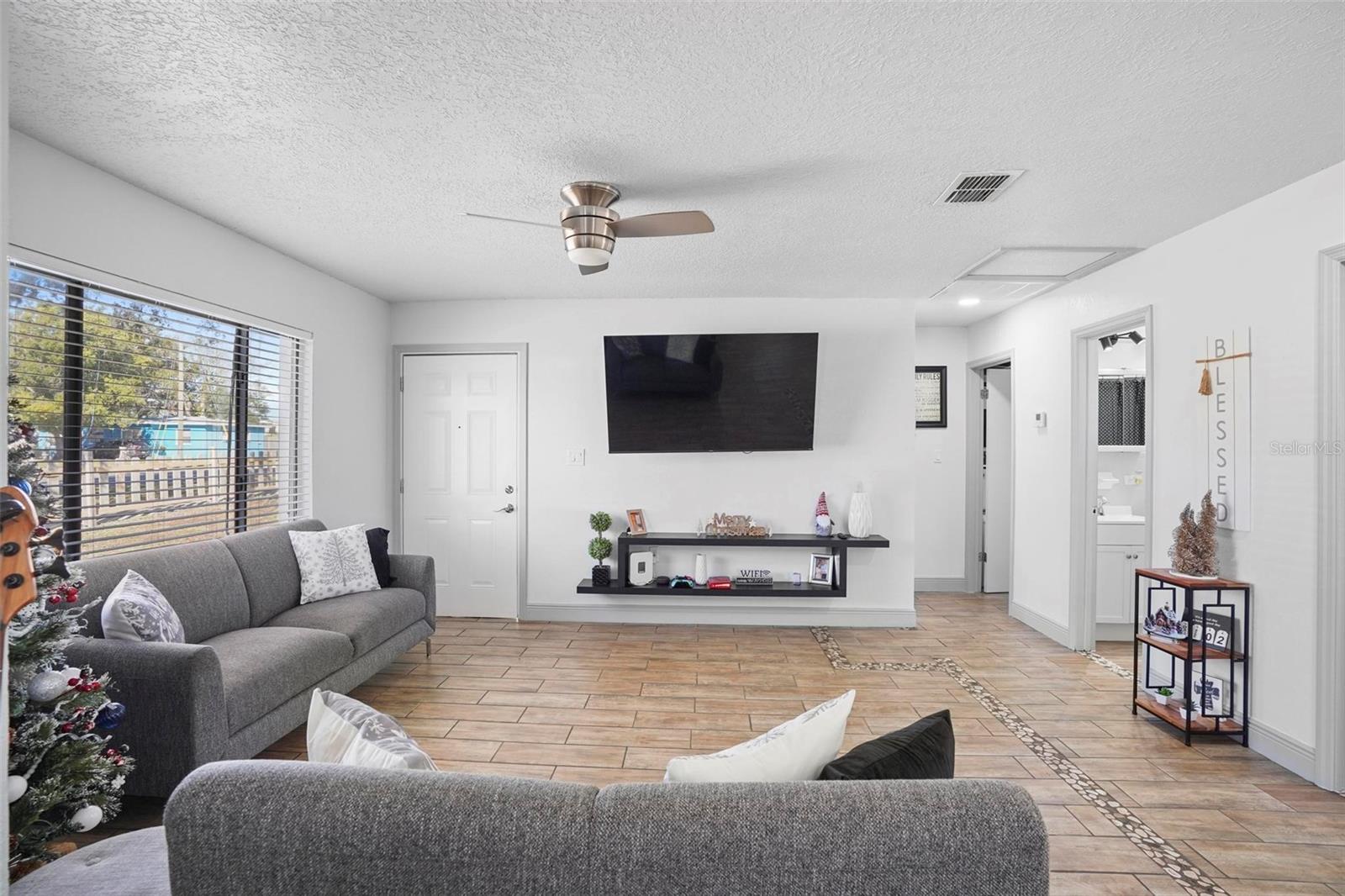 Image 10 of 36 For 1 Palm Street